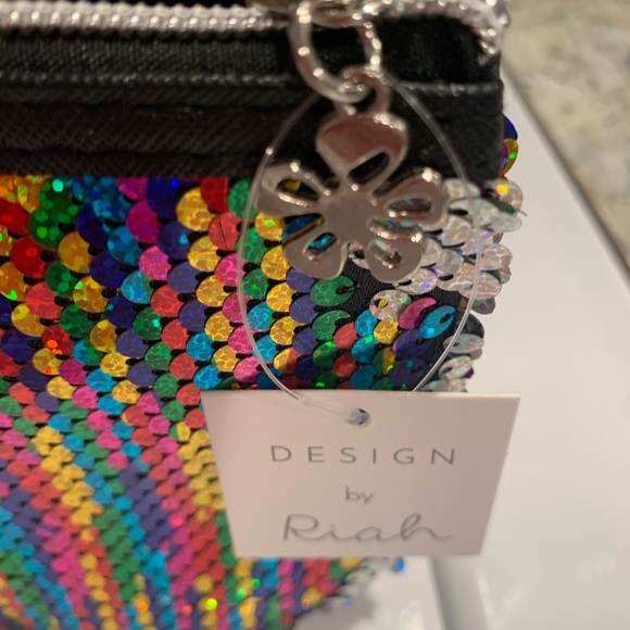 NWT RIAH Cosmetic case/or can be used as a wristlet!  Super cute - Picture 11 of 13